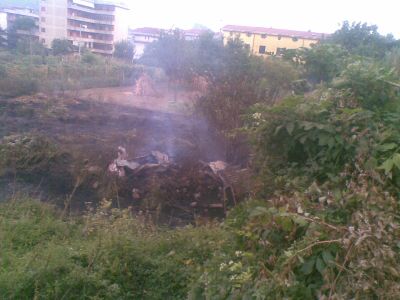 Vasto incendio doloso in via Salvo d�Acquisto, nei pressi della Chiesa di San Vito.