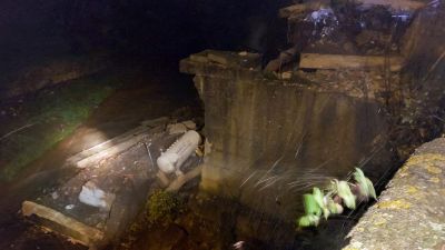 Smottamento nei pressi del torrente cavaiola, furgone e serbatoio di gas precipitati nel vuoto.