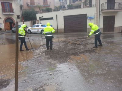 Fango e detriti a santa Lucia - Intervento della Protezione Civile.
