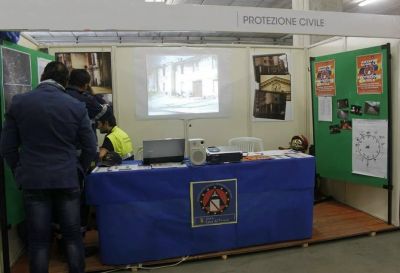 Gazebo informativo della Protezione Civile.